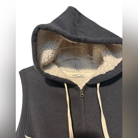 Women’s Old Navy gray Sleeveless Sherpa Hoodie Size XXL - Picture 8 of 9